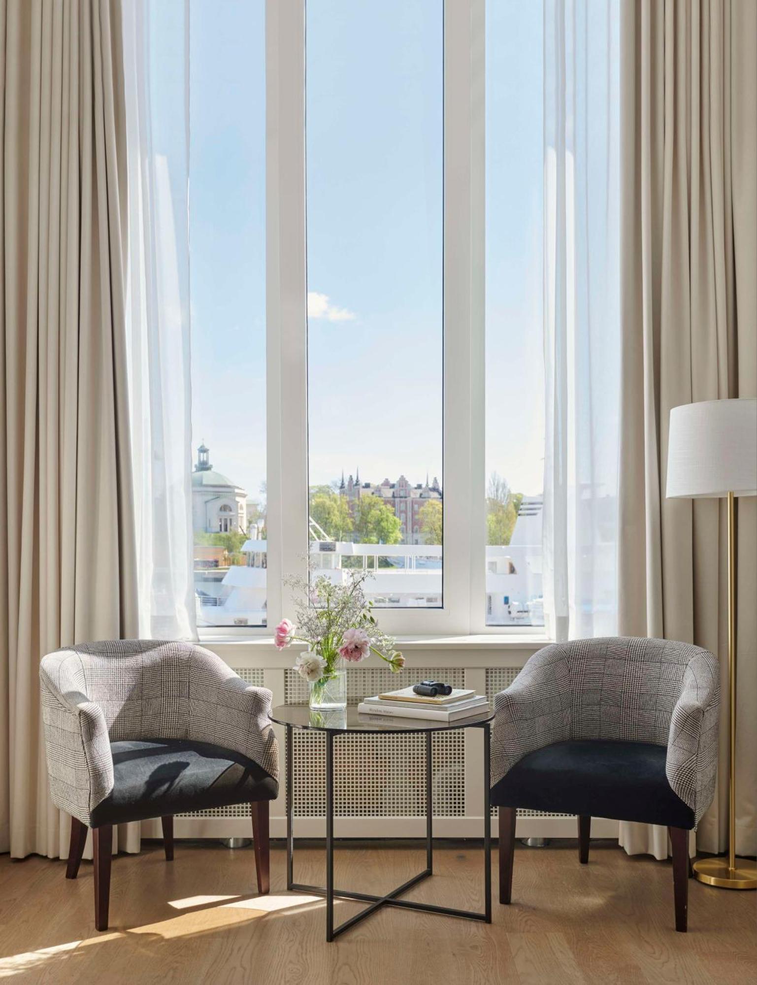 Deluxe Zimmer mit Kingsize-Bett mit Meerblick